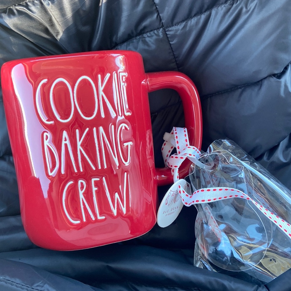 NWT Rae Dunn Mug w/ cookie cutter❤️✨🤍
